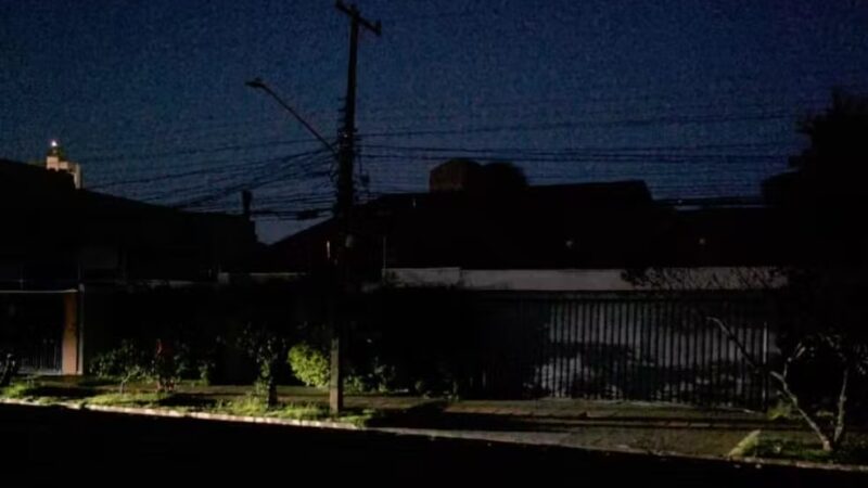 Moradores seguem sem energia dias após temporal e relatam prejuízos em Campo Grande