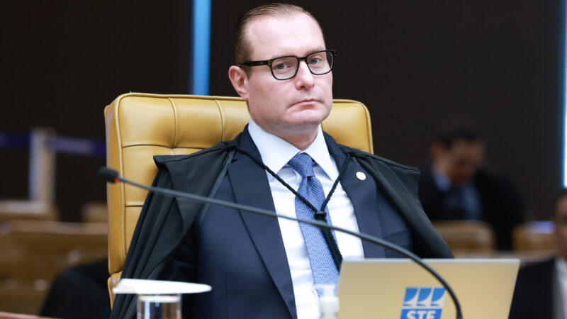 Zanin manda PF entregar dados do celular de dono do Banco Master ao STF