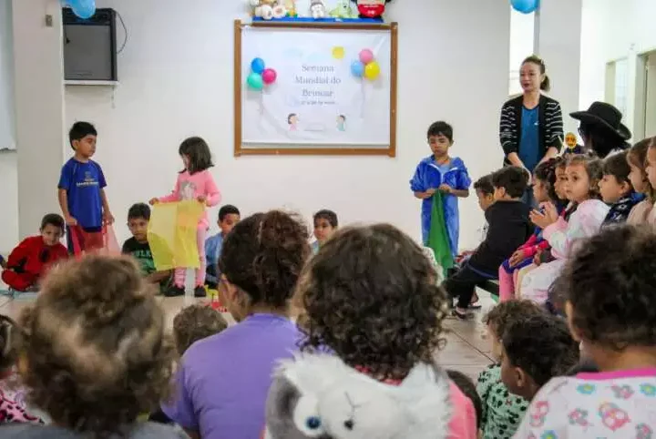 Semana do Brincar promove alfabetização por meio de brincadeiras tradicionais em Campo Grande