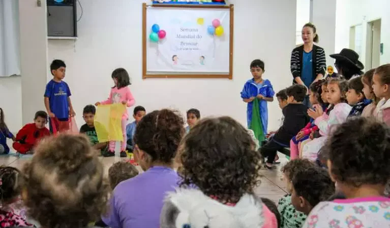 Semana do Brincar promove alfabetização por meio de brincadeiras tradicionais em Campo Grande