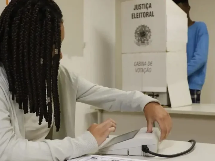 Mesários das Eleições 2026 poderão ter direito a folgas após o trabalho eleitoral