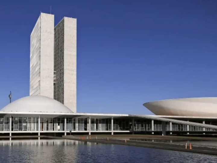 Câmara dos Deputados prepara concurso com mais de 150 vagas e salários de até R$ 30,8 mil