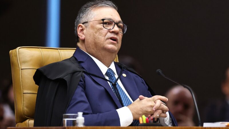 Dino pede vista e suspende julgamento sobre Moraes e Mendonça no STF
