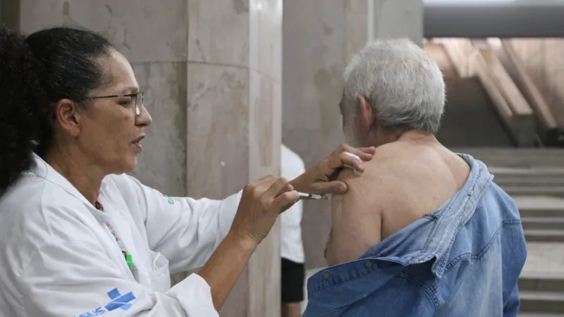Imunização de pessoas de 60 a 84 anos continua