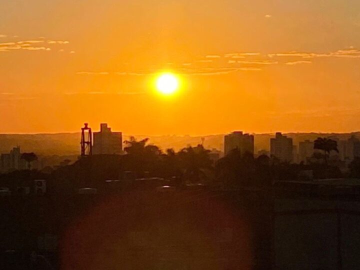 Campo Grande começa a semana com calor e previsão de chuva isolada
