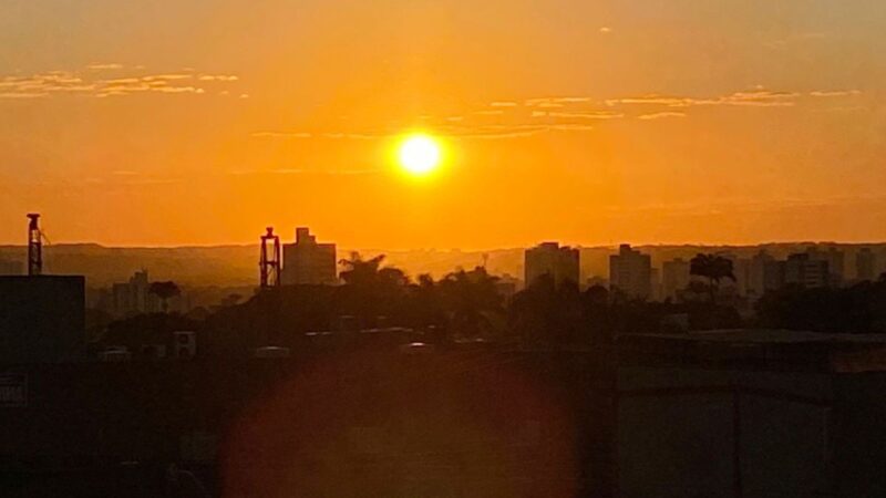 Campo Grande começa a semana com calor e previsão de chuva isolada