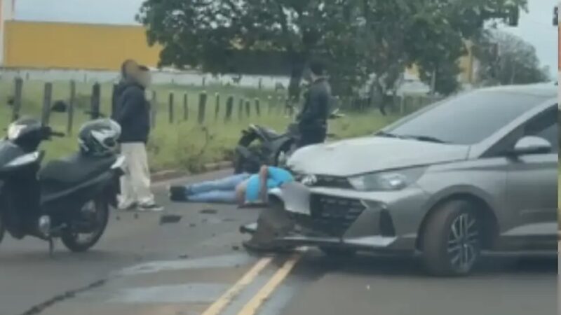 Motociclista fica ferido após colisão com HB20 na Avenida Três Barras