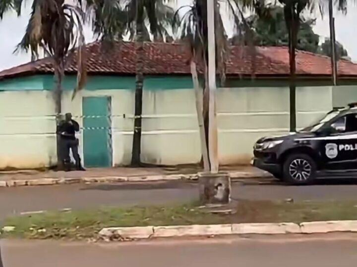Duas mulheres são encontradas mortas em casa incendiada; polícia investiga duplo homicídio