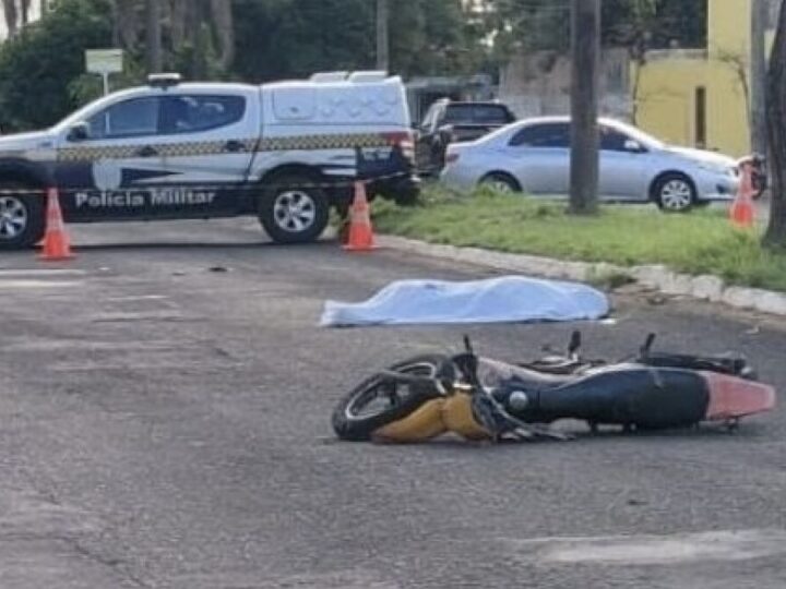 Motociclista morre após perder controle e bater contra árvore em Campo Grande