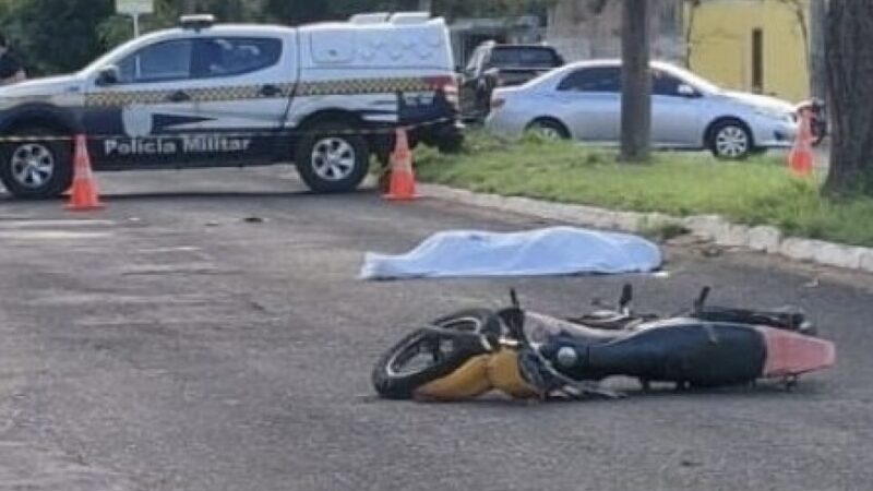 Motociclista morre após perder controle e bater contra árvore em Campo Grande