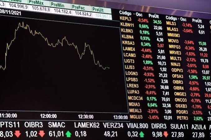 Dólar recua, juros futuros caem e inflação acima do esperado pressiona mercado