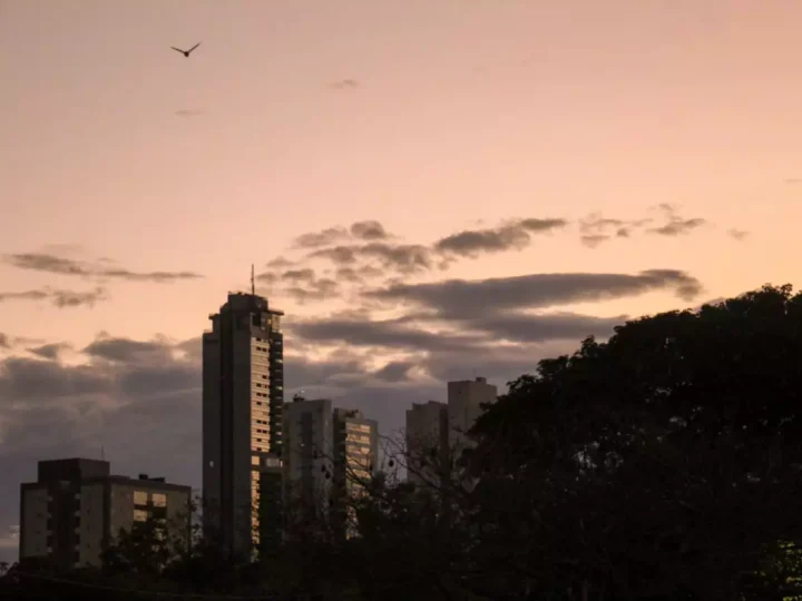 Calor de até 43°C e risco de tempestades marcam a previsão do tempo em Mato Grosso do Sul