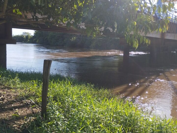 Pescador encontra homem morto boiando no Rio Dourados
