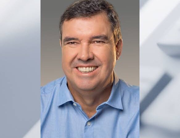 Eduardo Riedel é reeleito governador de MS no 1º turno com 67,35% dos votos