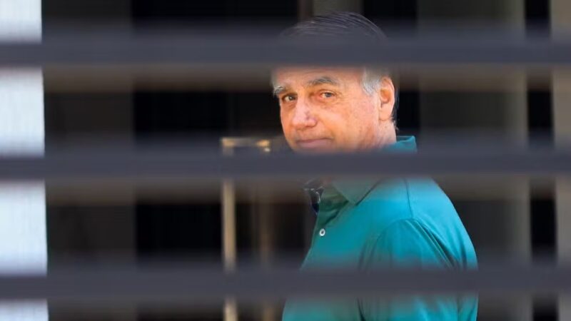 Bolsonaro solicita ao STF que Flávio volte a visitá-lo durante prisão domiciliar