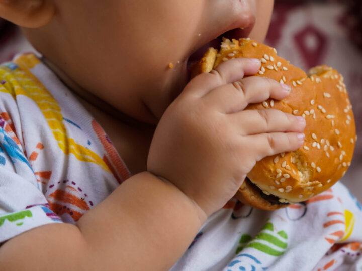 OMS lança primeiro guia para combater obesidade infantil e alerta para avanço da doença