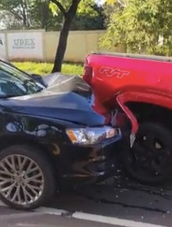 Lancer bate em caminhonete, que é arremessada contra Gol na Avenida Mato Grosso