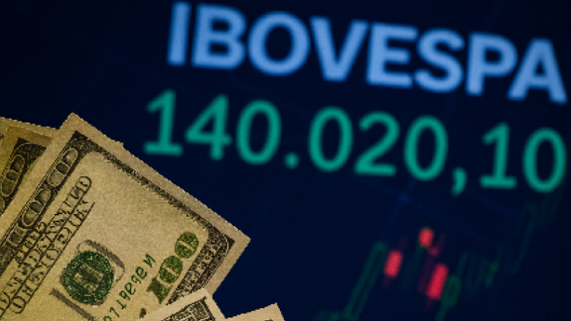 Dólar fecha em alta com avanço do petróleo e Ibovespa sobe quase 1%