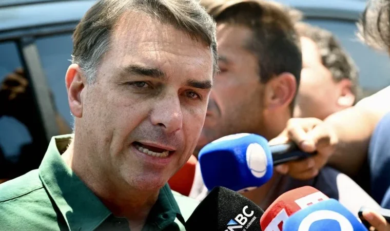 Flávio Bolsonaro confirma presença em debate da Band com Lula no domingo