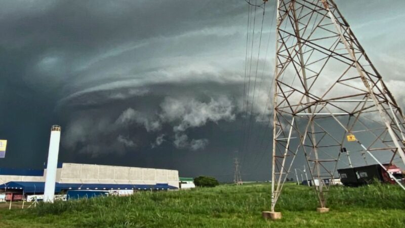 Frente fria provoca chuva em Mato Grosso do Sul e acende alerta para alagamentos