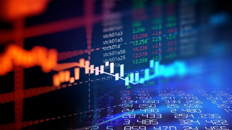 Dólar fecha em queda, a R$ 5,07, mas acumula alta de 1,77% na semana