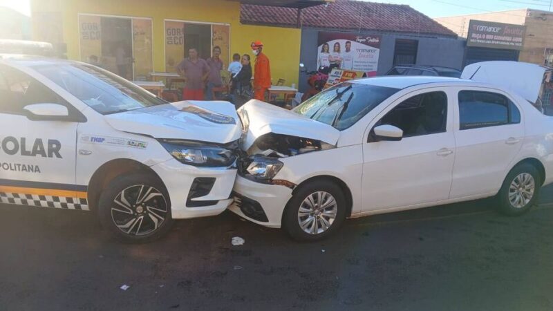Família fica ferida após viatura da GCM bater de frente com carro durante perseguição em Campo Grande