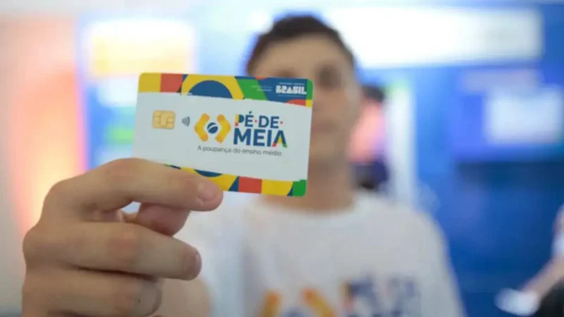 Pé-de-Meia paga parcela de R$ 200 nesta segunda; veja calendário de outubro