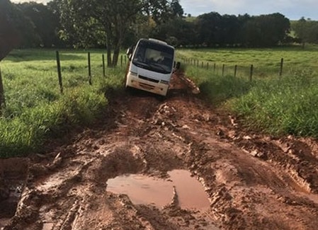 Deputado Zé Teixeira cobra melhorias em estrada rural para garantir transporte escolar em Campo Grande