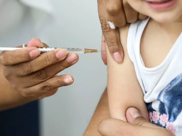 MS reforça vacinação contra sarampo e prepara imunização nas escolas