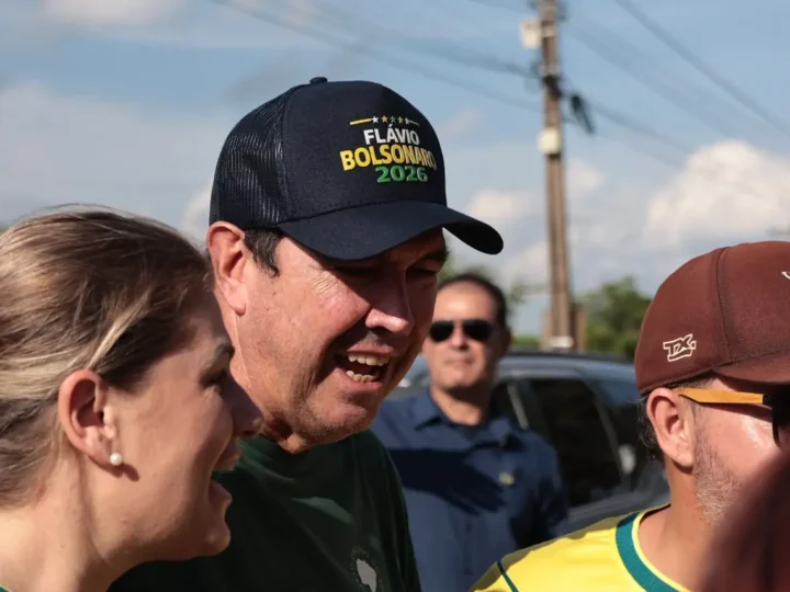 Riedel participa da mobilização de eleitores em ato pró-Flávio Bolsonaro em MS