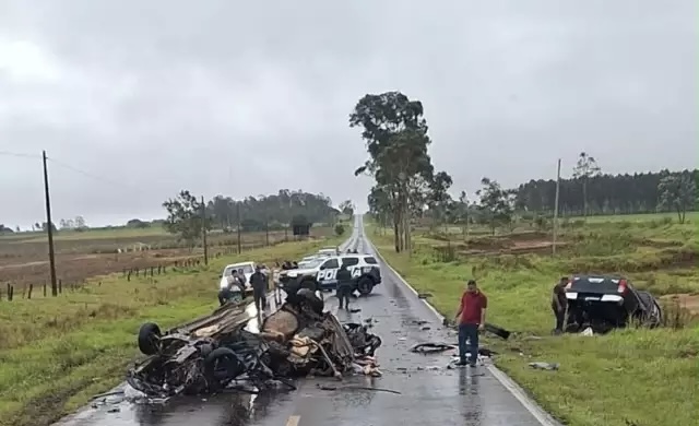 Casal morre em colisão entre carro e caminhonete na MS-164; bebê fica gravemente ferido